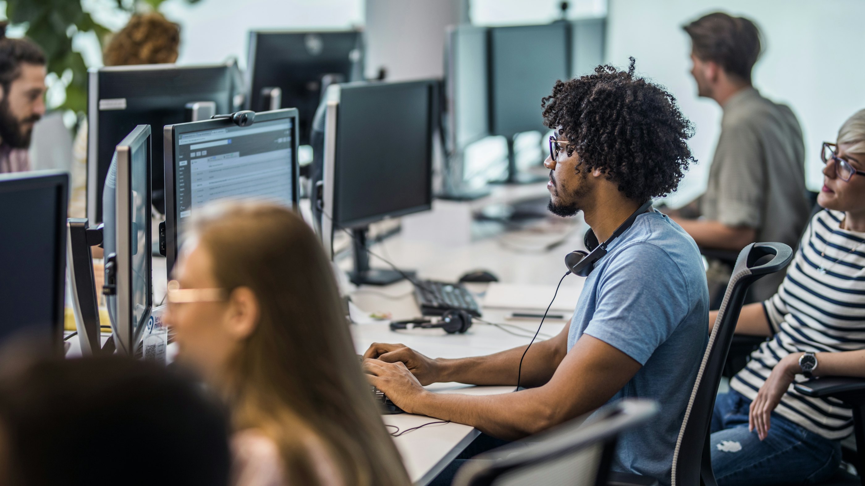 Cybersecurity engineer expert desktop office