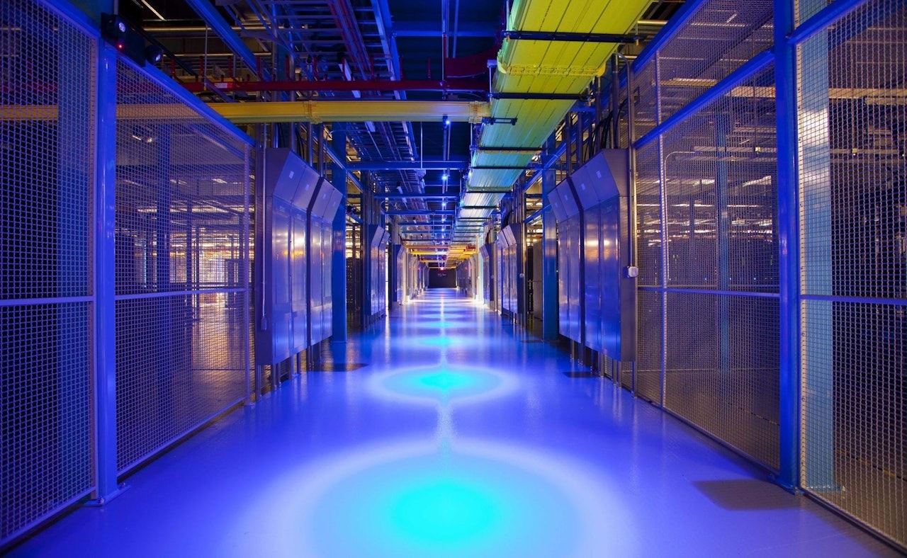 Datacenter hall blue light 1